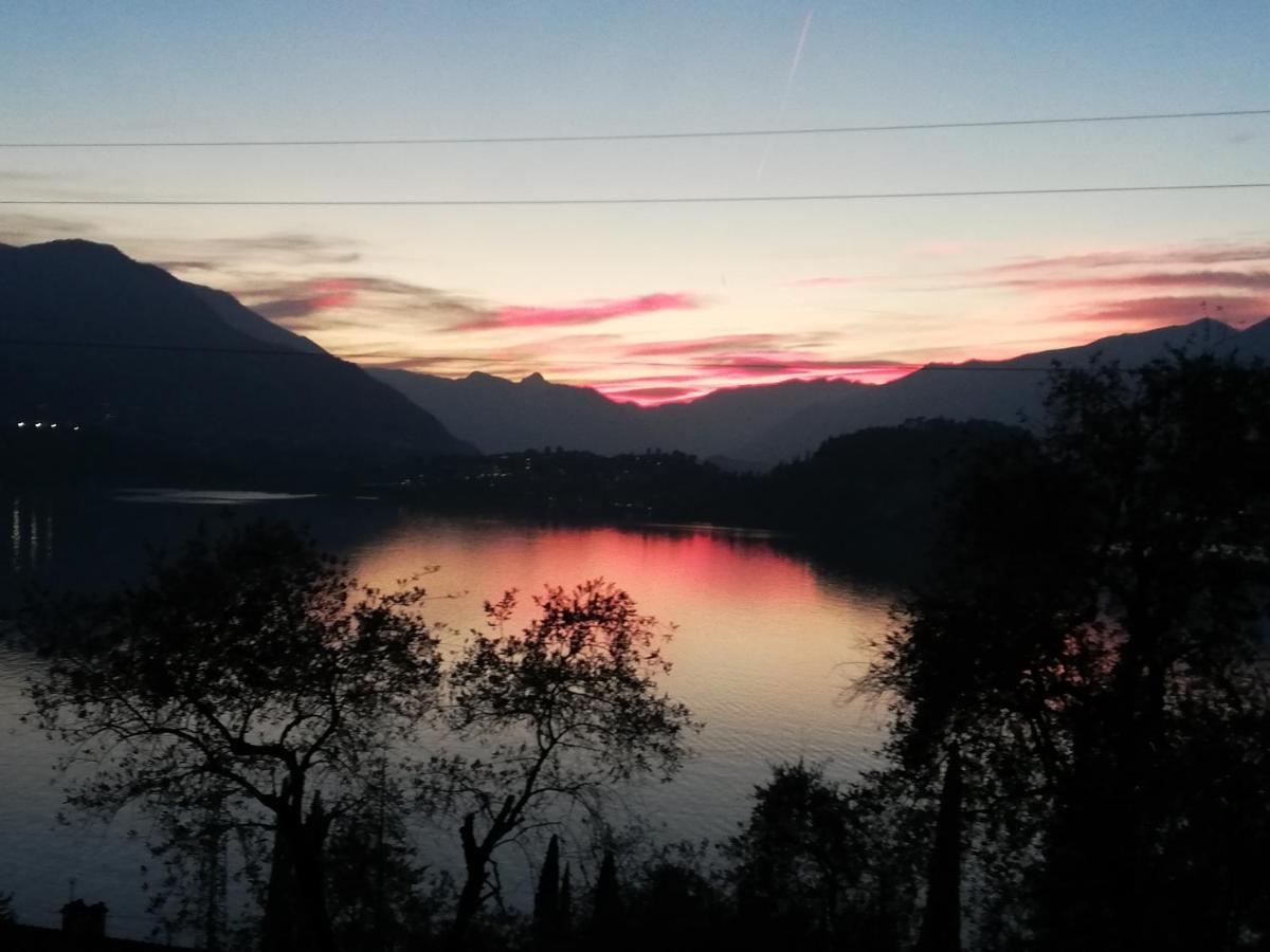 Dream Lake Panorama, Garage In The Center Of Varenna Exterior photo