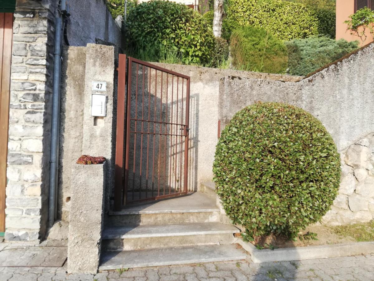Dream Lake Panorama, Garage In The Center Of Varenna Exterior photo