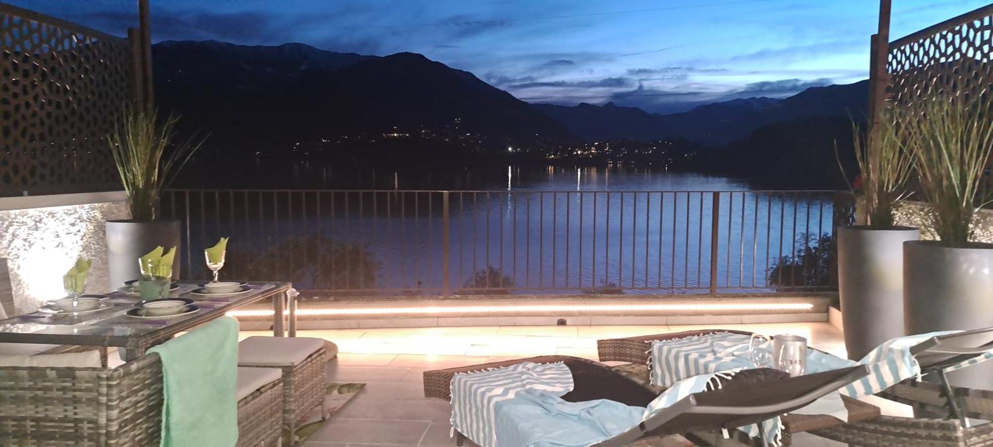 Dream Lake Panorama, Garage In The Center Of Varenna Exterior photo